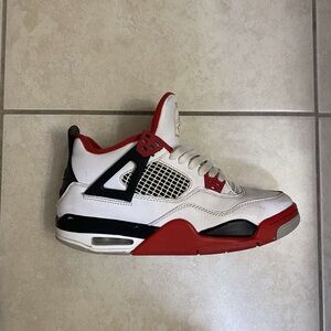 Jordan 4 fire red size 7Y